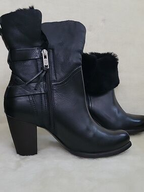 NEW UGG Jayne Stout Boots. Black Fur-Trim Leather Ankle Boot. Size 8.